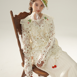 淡雅清新白 镂空钩花 森女上衣 手工绣花大翻领 脸儿艺