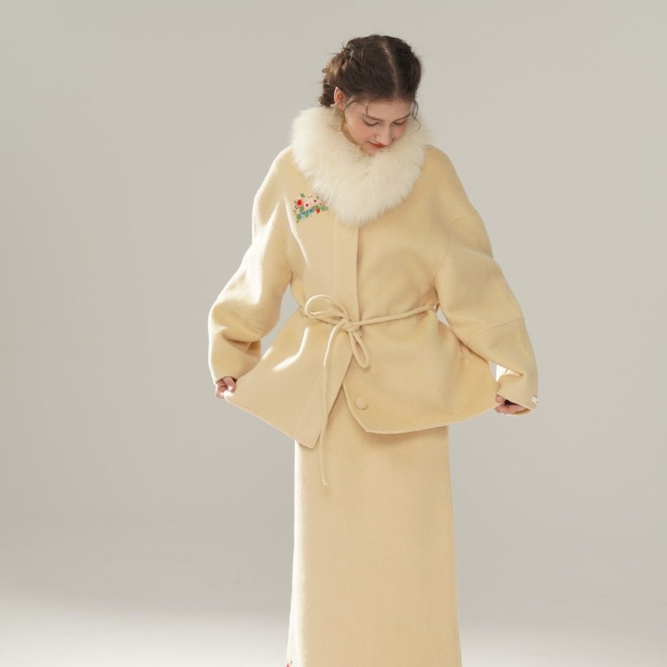 脸儿艺 淡雅奶黄狐狸皮草森系手工绣花羊毛呢上衣一步半身裙套装,女装/女士精品,时尚套装,淘宝优惠券,粉丝福利购,淘宝优惠卷