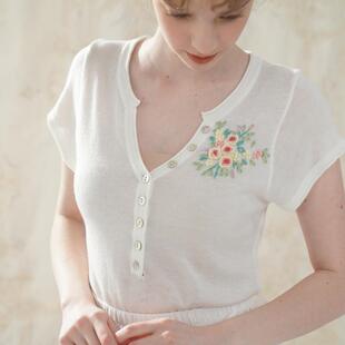 脸儿艺原创 法式手工绣花 V领透气莱赛尔 多色纯色短袖T恤