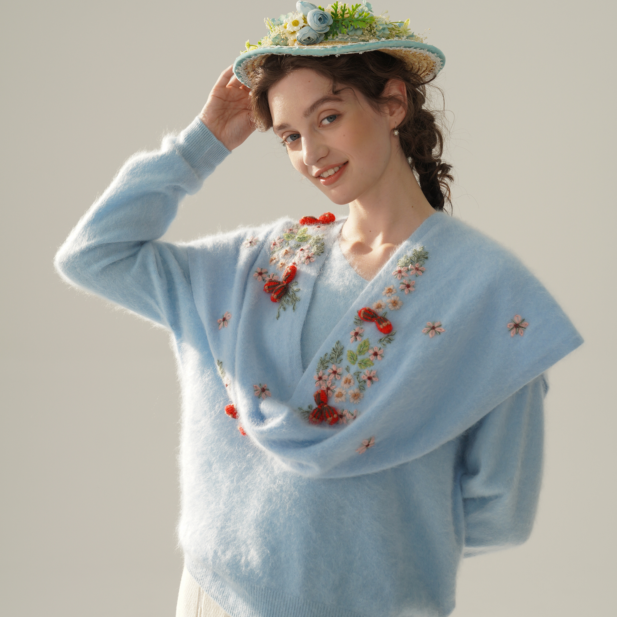 脸儿艺原创 羊绒羊毛手工绣花果 天蓝浅紫芥末绿奶白围脖毛衣套装