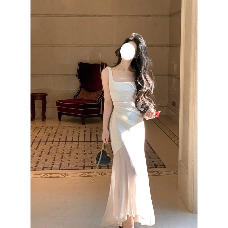 白色缎面U领吊带连衣裙女