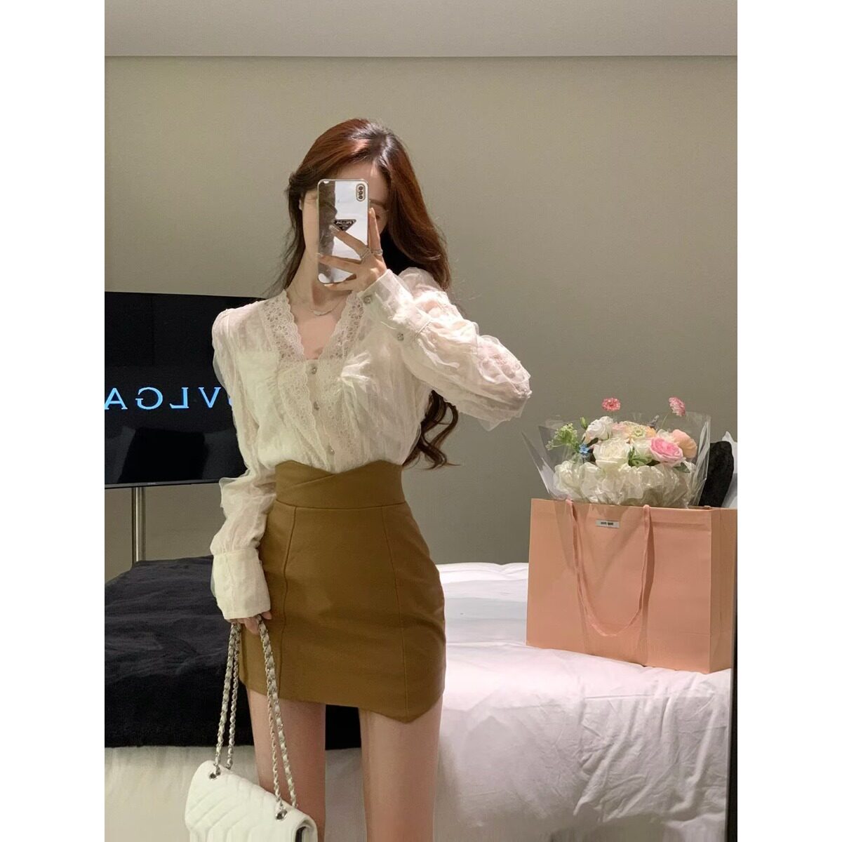 杏色秋季新款超仙的荷叶边蕾丝衬衫女法式洋气泡泡袖V领开衫上衣
