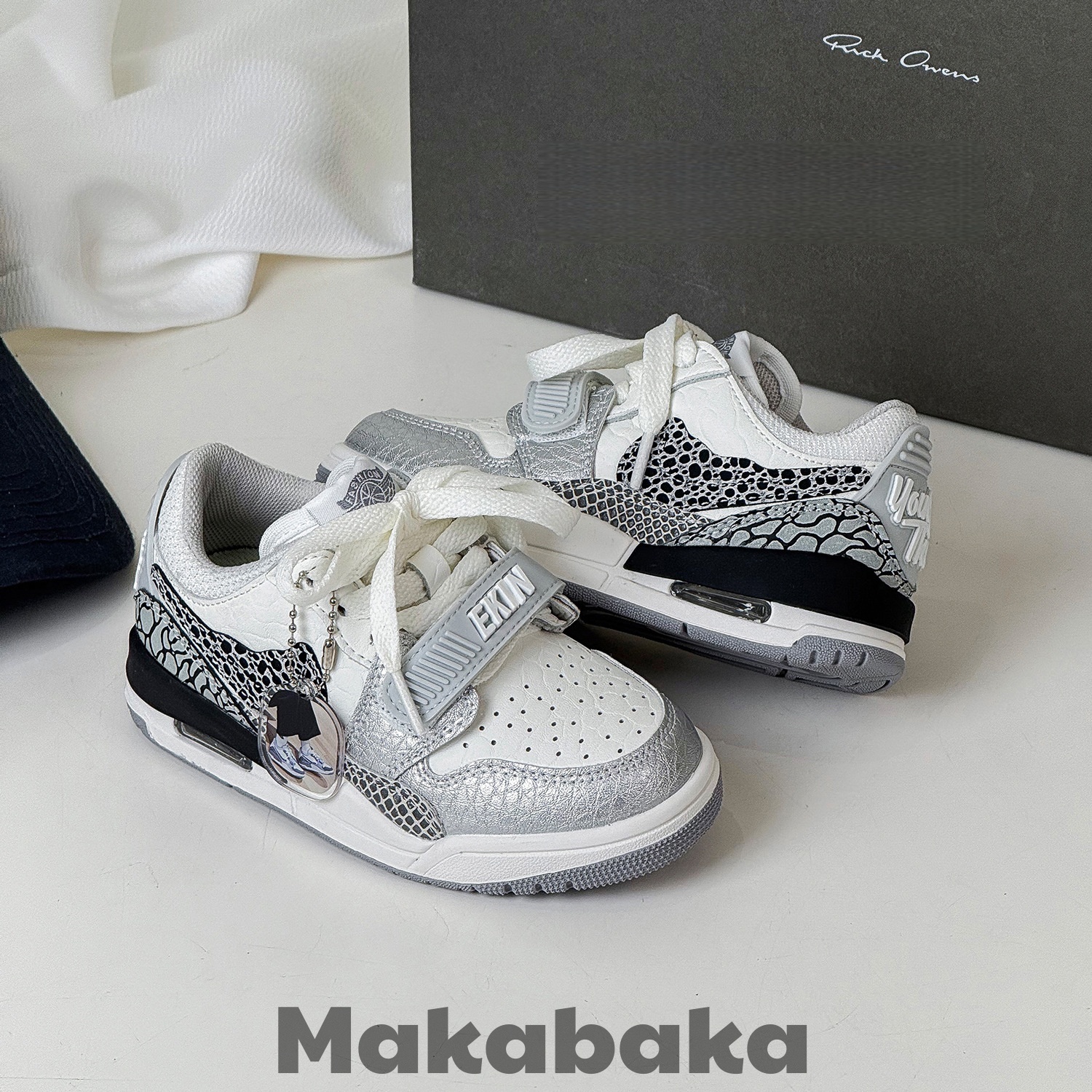 Makabaka儿童时尚板鞋秋季新款儿童时尚低帮板鞋轻便男女童篮球鞋