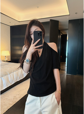 Here yaya shop 6.28 20:00气氛图书馆版型ju显瘦挂脖挖肩氛围感t