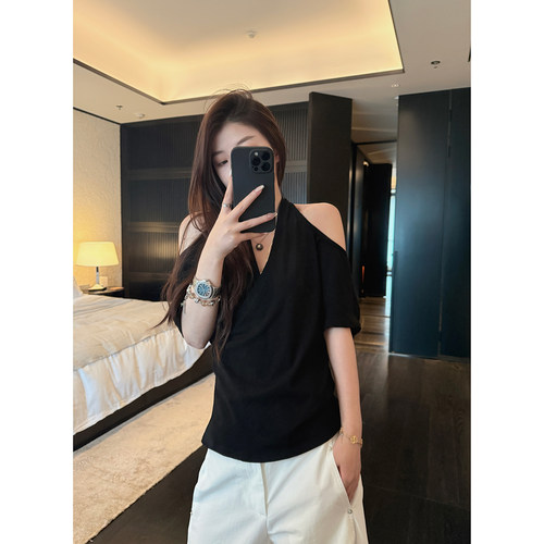 Here yaya shop 6.28 20:00气氛图书馆版型ju显瘦挂脖挖肩氛围感t