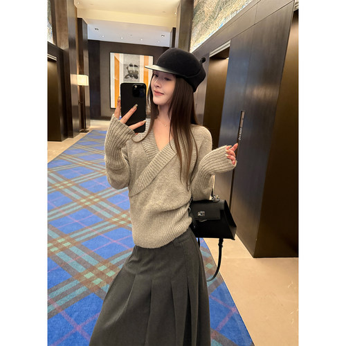 Here yaya shop 10.31 海盐苏打水温柔微透柔雾感羊毛翻边毛衣