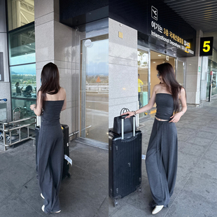 素颜纸片人氛围感随意淡然澳洲羊毛抹胸针织套装 shop yaya Here