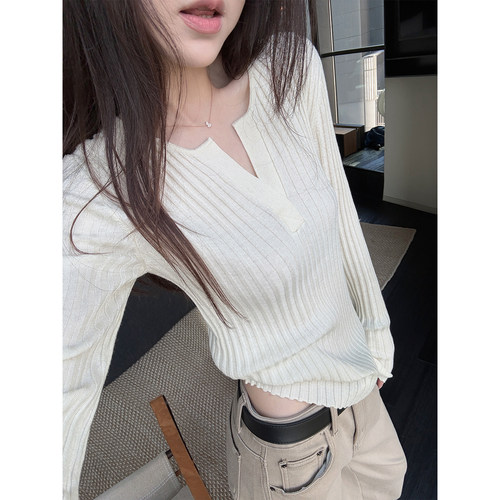 Here yaya shop 茉莉奶白清冷感醋酸巴素兰羊毛剪刀领微妙针织衫