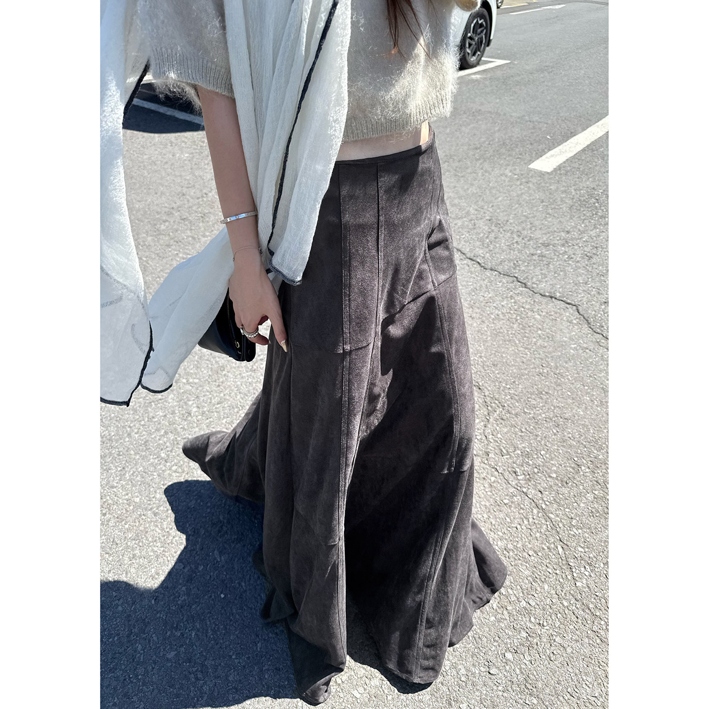 Here yaya shop 清冷姐系穿搭氛围感时髦质感显瘦大裙摆麂皮绒裙