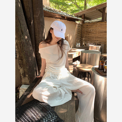 Here yaya shop 5.6 20:00 杏仁牛乳褶皱露肩短袖t恤女