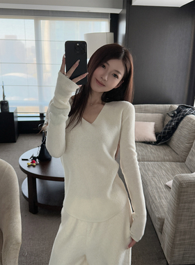 Here yaya shop 白松露温柔系绵绵软软轻盈山羊绒绵羊毛v领针织衫