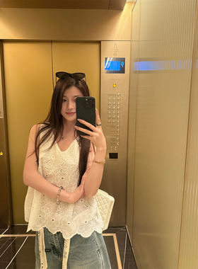 Here yaya shop 6.7 20:00 甜心奶油清冷感白色v领蕾丝钩花背心女