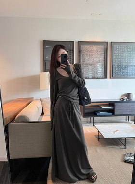 Here yaya shop 檀雾清冷感温柔慵懒ju显瘦羊毛开衫半身裙套装女