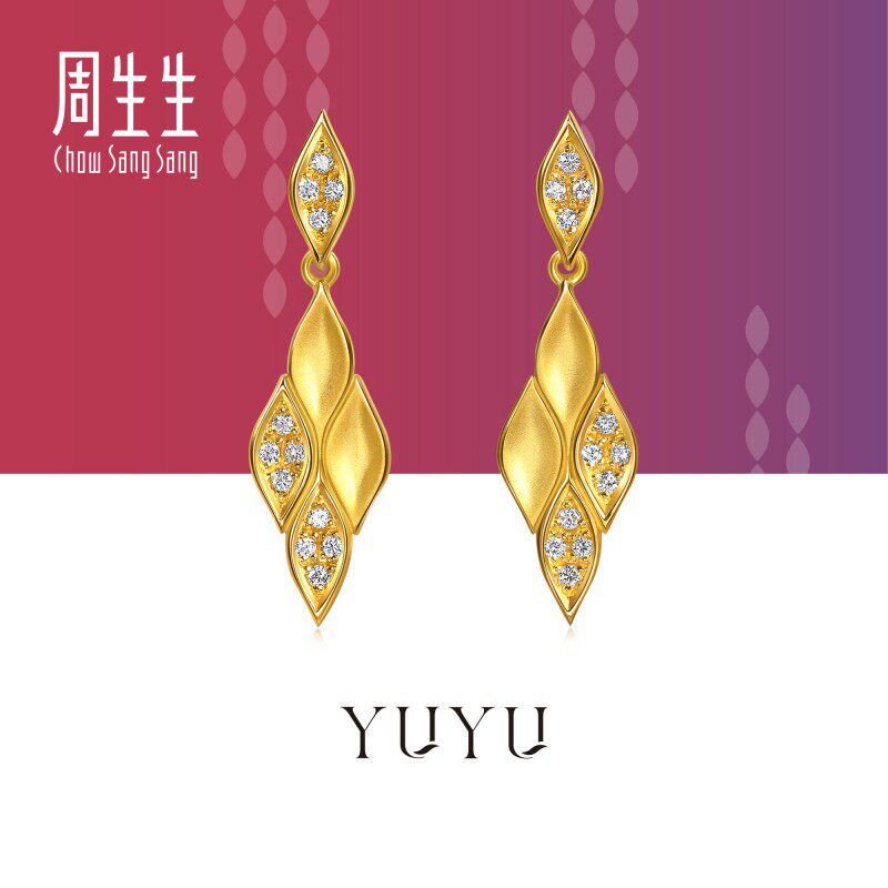 周生生YuYu系列足金镶嵌钻石鱼纹图腾丝绸质感黄金耳钉96219E