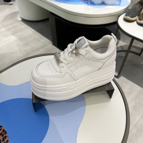 伊伴超厚底板鞋小白鞋小个子增高