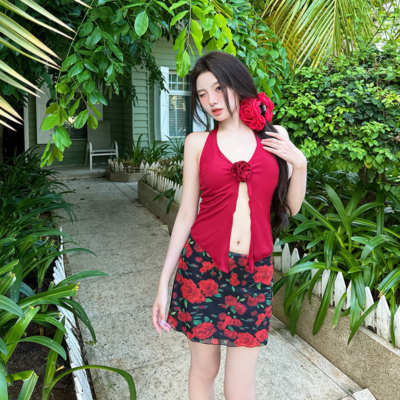 2024新款泳衣女分体高级感挂脖复古红色立体花朵性感三件套泡温泉