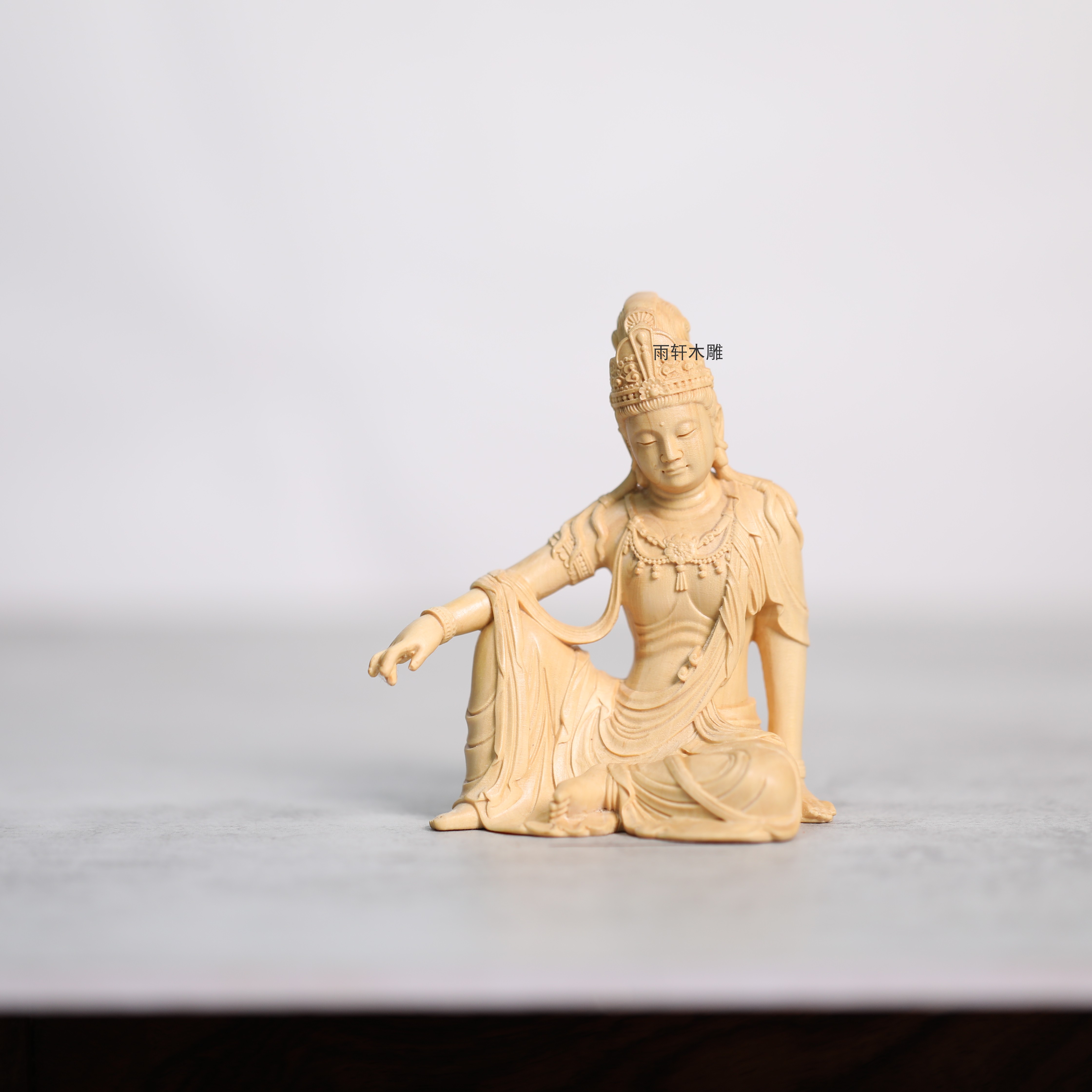 小叶黄杨木雕自在观音桌面摆件