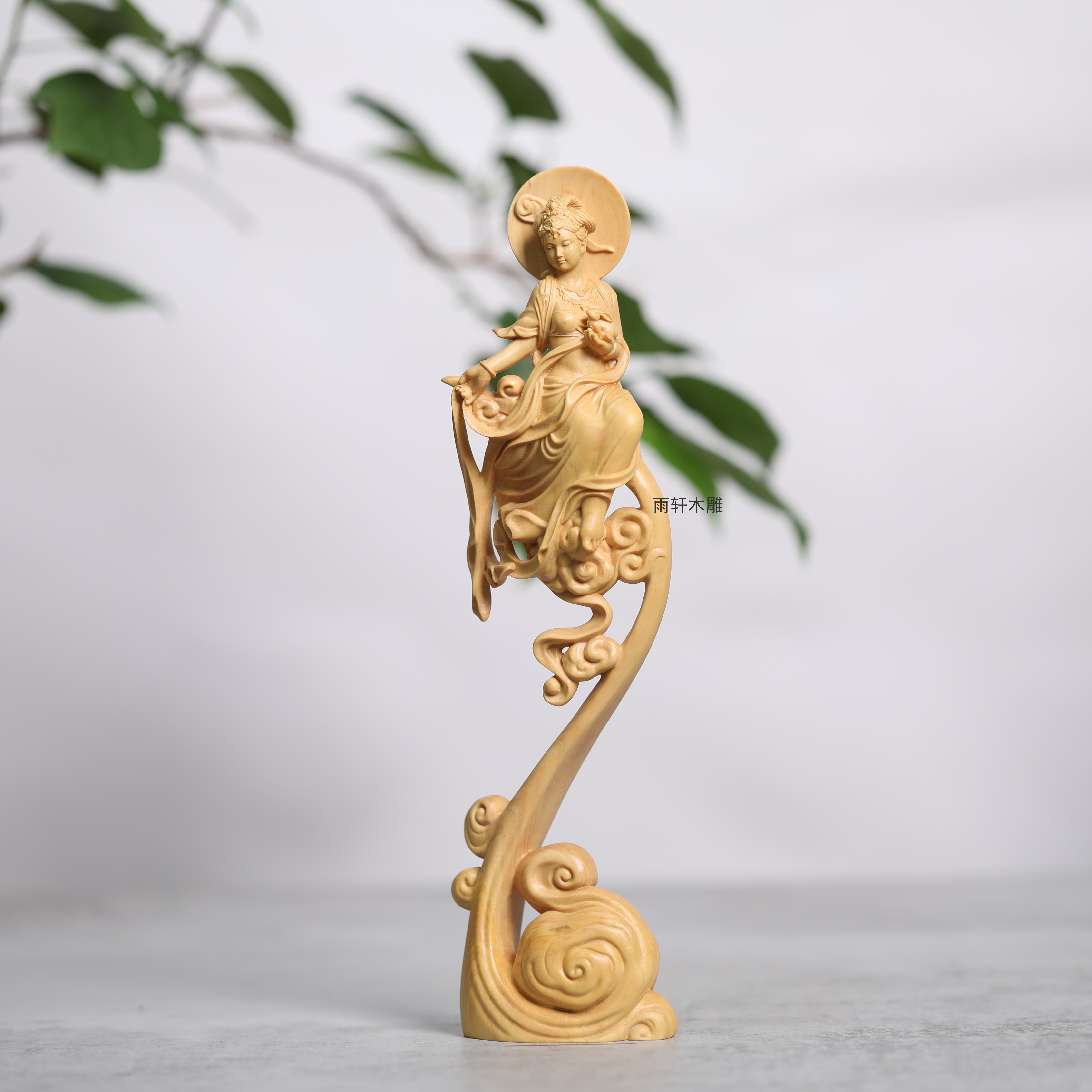 小叶黄杨木嫦娥奔月摆件
