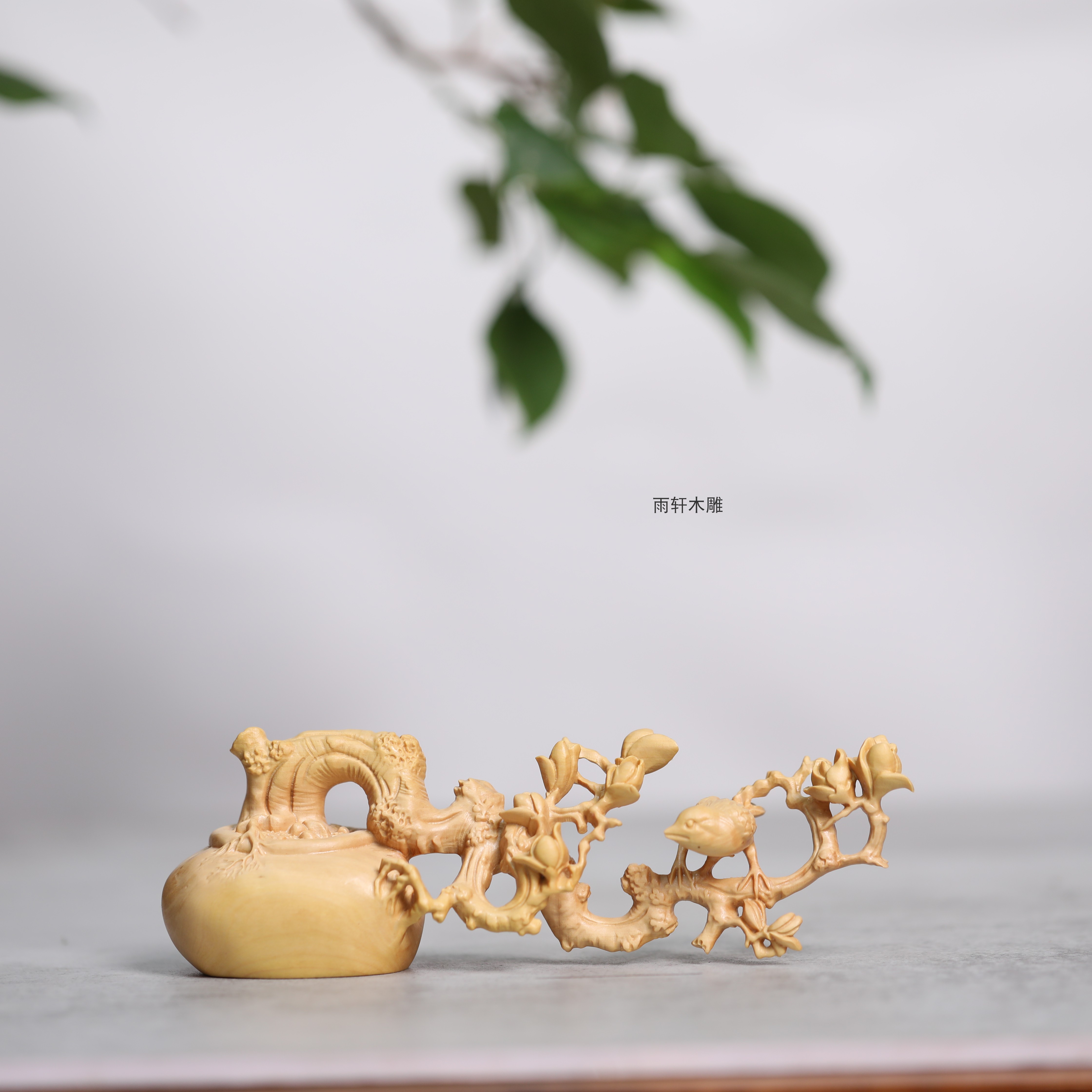 小叶黄杨木喜鹊梅花木雕摆件