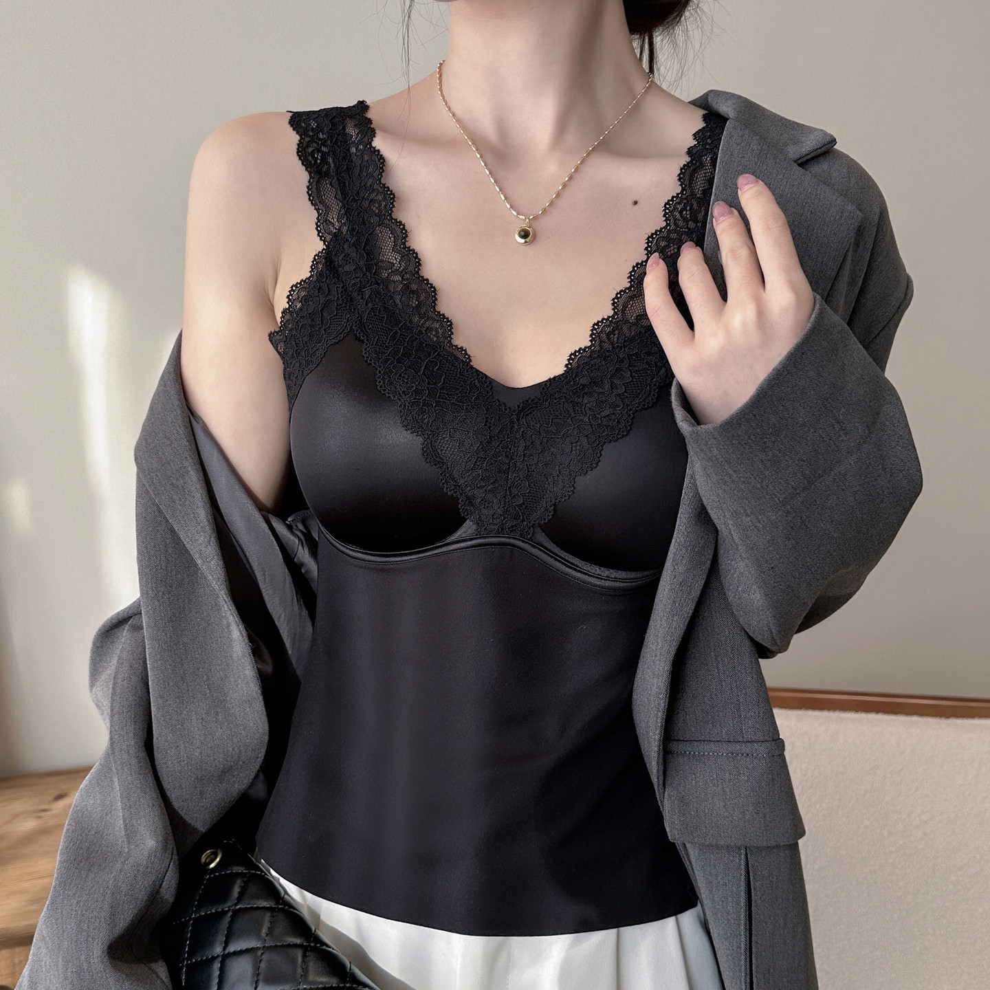 磨毛保暖背心女带胸垫一体内衣性感蕾丝V字美背上衣秋冬打底内搭,女士内衣/男士内衣/家居服,保暖背心,淘宝优惠券,粉丝福利购,淘宝优惠卷