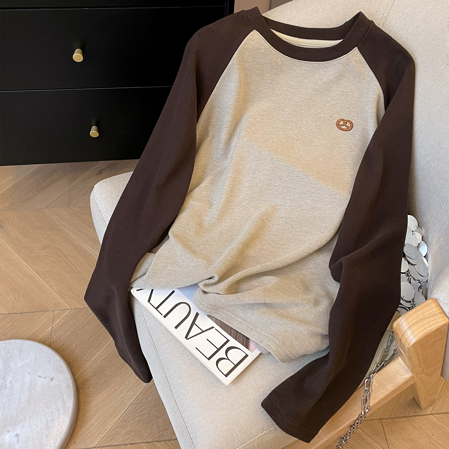 长袖休闲磨毛撞色插肩袖T恤女秋