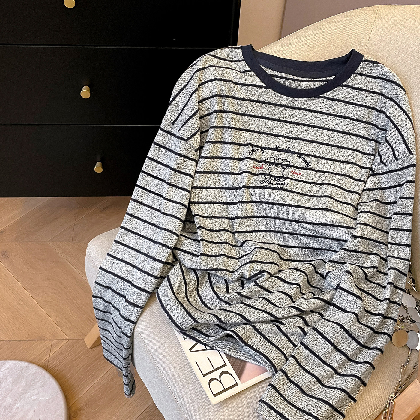 小C家 刺绣条纹针织长袖T恤女2026新款春季宽松内搭圆领打底上衣,女装/女士精品,毛针织衫,淘宝优惠券,粉丝福利购,淘宝优惠卷