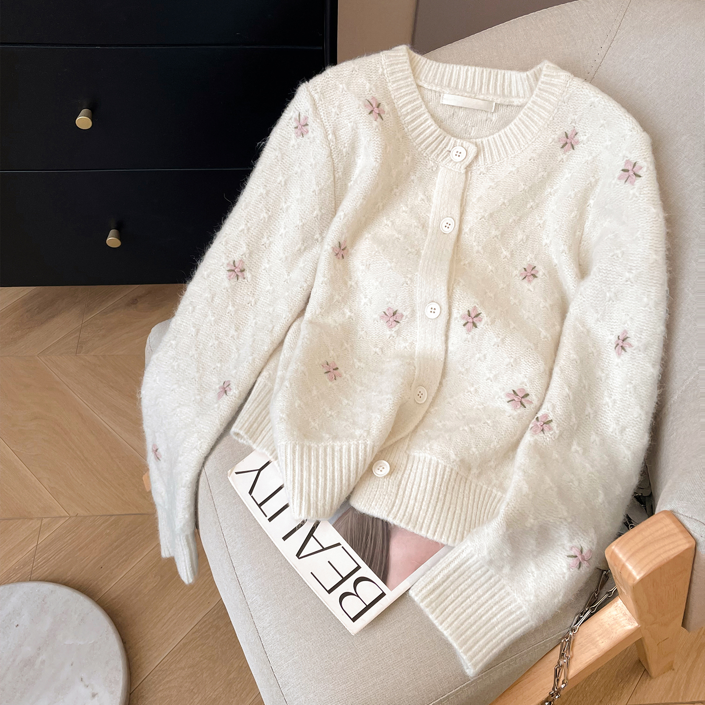 单排扣圆领开衫绣花毛衣女冬新款