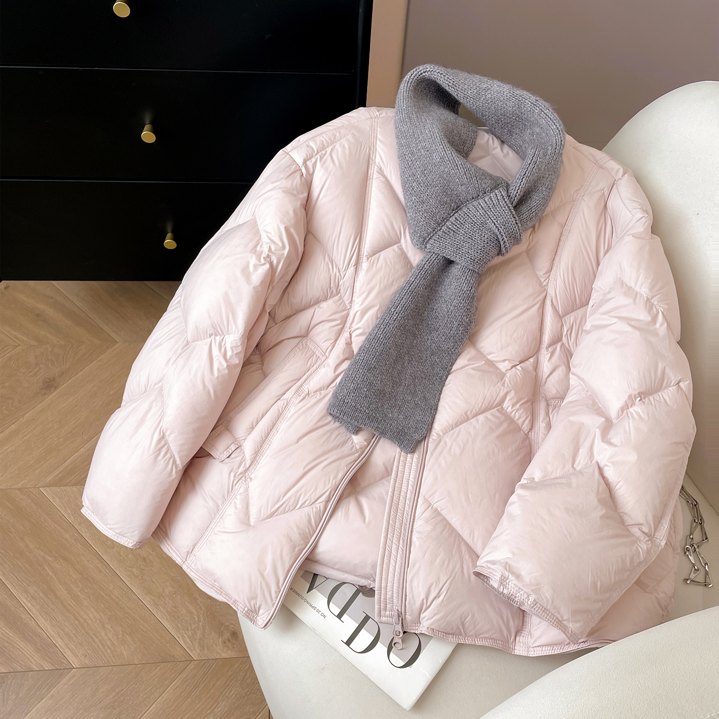 休闲圆领泡芙羽绒服女冬季配围巾