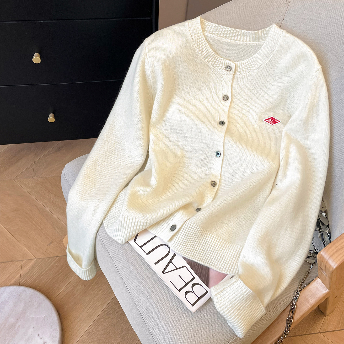 小C家 菱形字母标刺绣毛衣女款2025新款冬季内搭休闲圆领针织开衫,女装/女士精品,毛衣,淘宝优惠券,粉丝福利购,淘宝优惠卷
