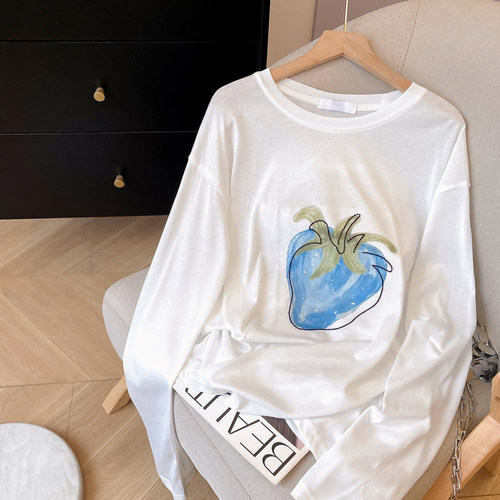 长袖休闲刺绣草莓印花白色T恤女