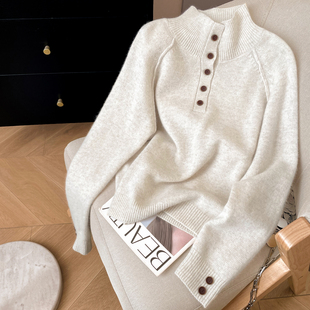 小C家 排扣半高领毛衣女款2025新款冬季慵懒高级感羊毛针织衫上衣