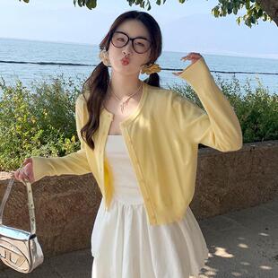 鹅黄色开衫女装2025新款外搭夏季穿搭今年流行的针织外套韩系穿搭