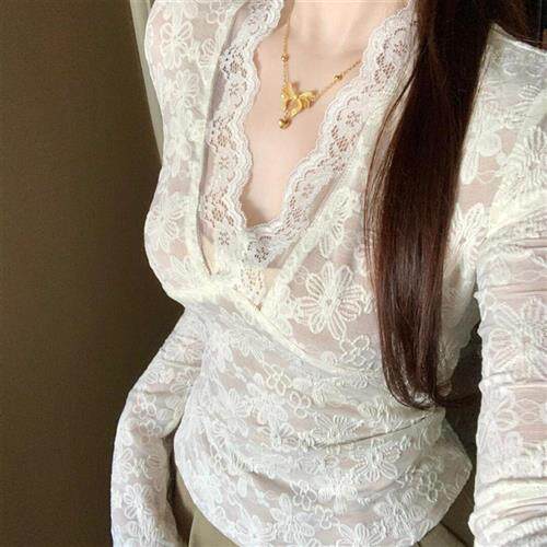 法式气质深v领性感微透长袖t恤女秋冬小心机辣妹风肌理感打底上衣