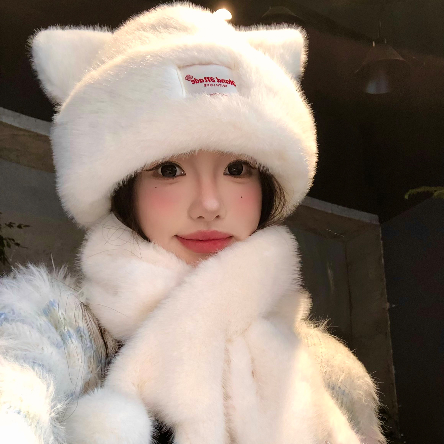 白色猫耳朵毛绒帽子女秋冬季可爱显脸小保暖防寒护颈围巾围脖套装