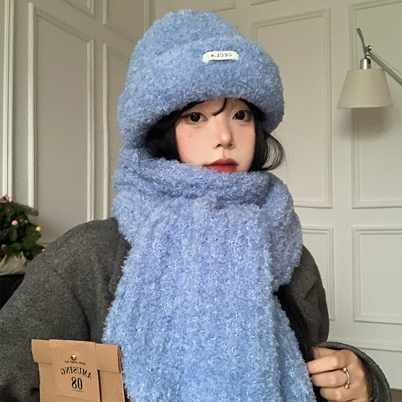 蓝色毛绒针织帽子围巾两件套