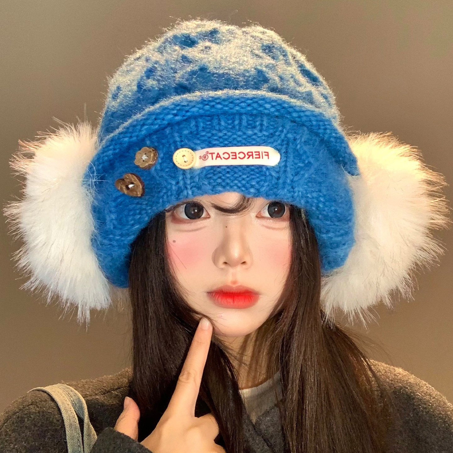 蓝色纽扣毛绒耳罩针织帽女秋冬季显脸小毛线帽大头围保暖护耳帽子