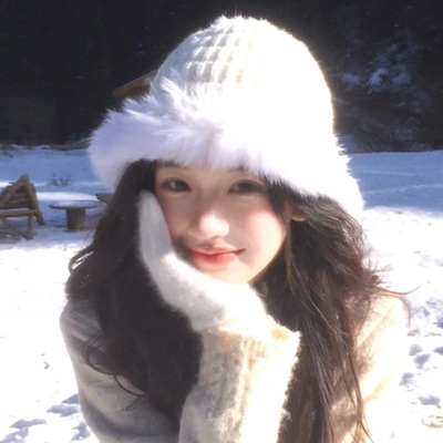 白色毛绒渔夫帽女冬季东北长白山