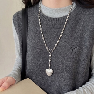 银色古着雕花爱心项链女款复古小众高级感毛衣链长款抽拉衣服配饰