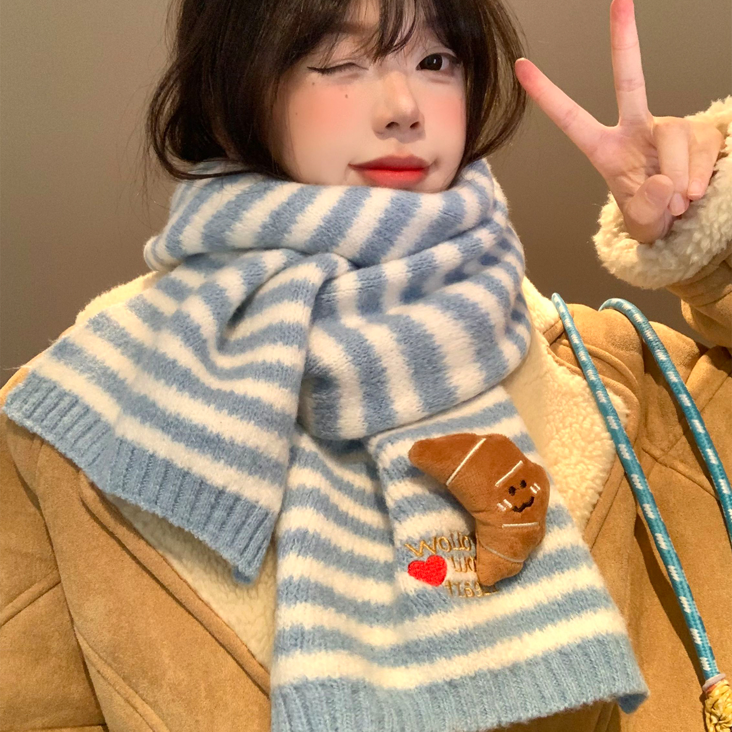 可爱牛角包条纹针织围巾女冬季