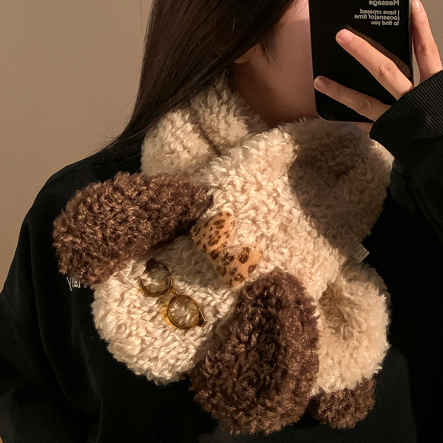 可爱眼镜小狗羊羔毛绒交叉围脖女