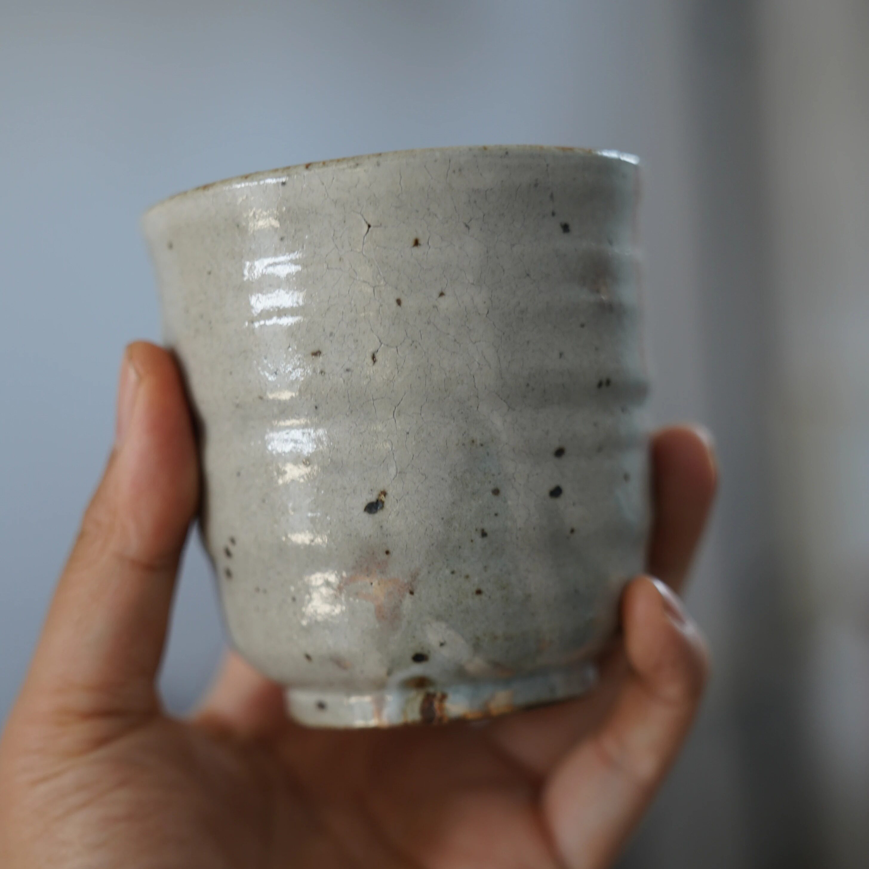 钟友健手作松烟蓝粉引手握杯茶杯化妆土单杯全手工拉坯捏制大容量