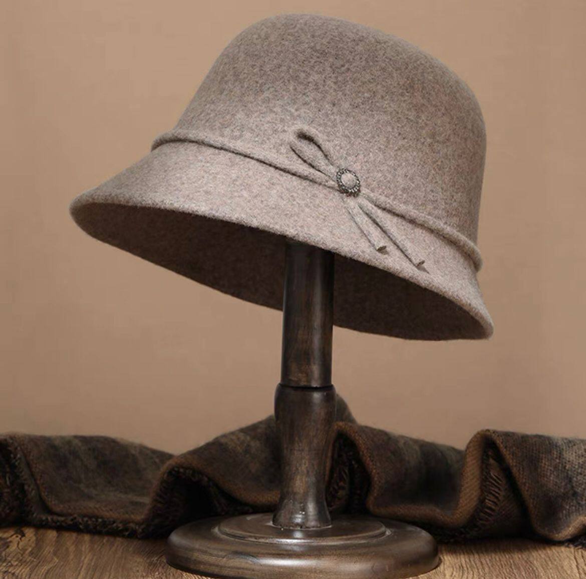 秋冬季新款蝴蝶结羊毛呢渔夫帽子女时尚百搭洋气保暖奶奶妈妈盆帽