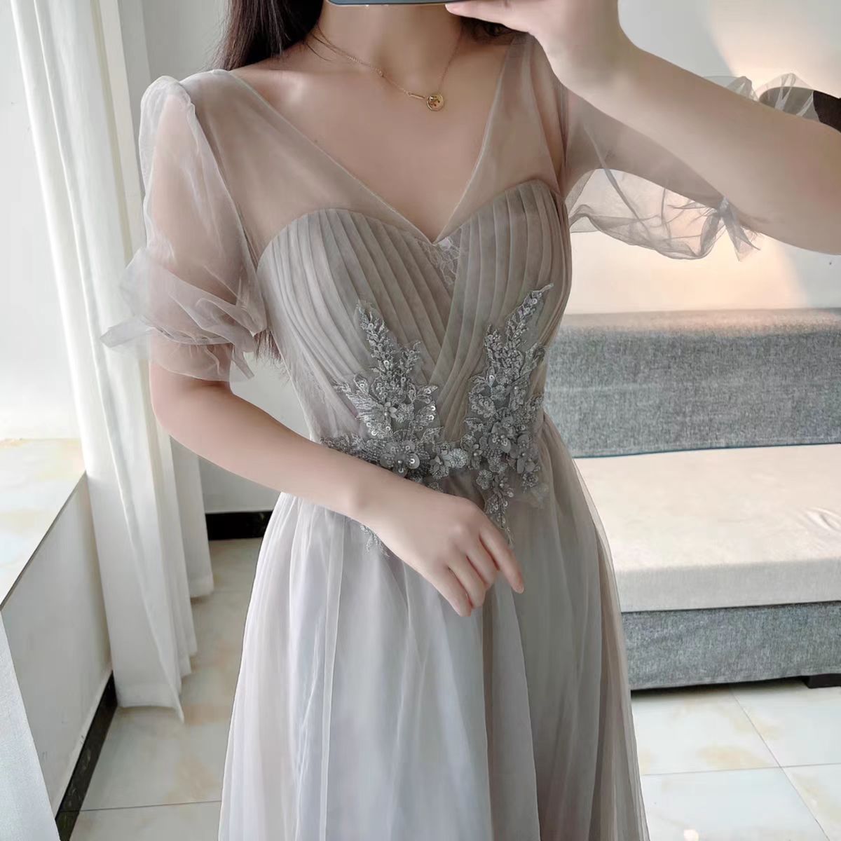 伴娘服灰色2026新款显瘦姐妹团伴娘裙闺蜜装伴娘团毕业季演出礼服