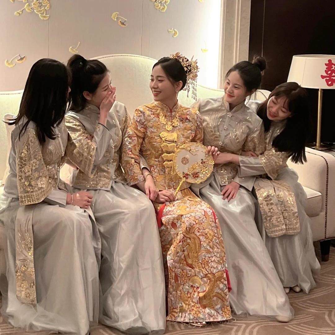 中国风中式高级灰闺蜜婚礼伴娘服秀禾姐妹团礼服年会轻奢
