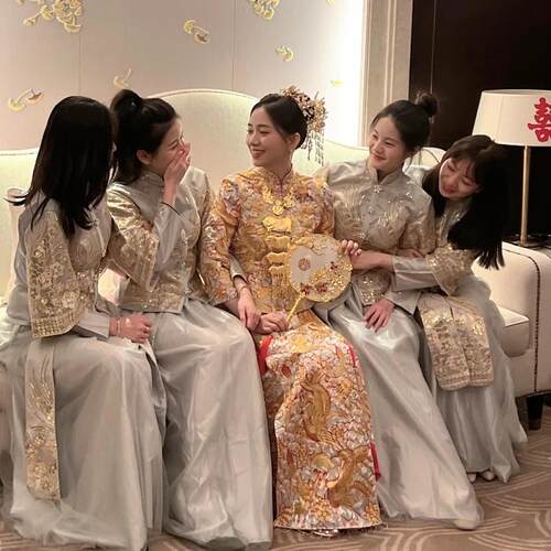 中国风中式高级灰闺蜜婚礼伴娘服秀禾姐妹团礼服年会轻奢