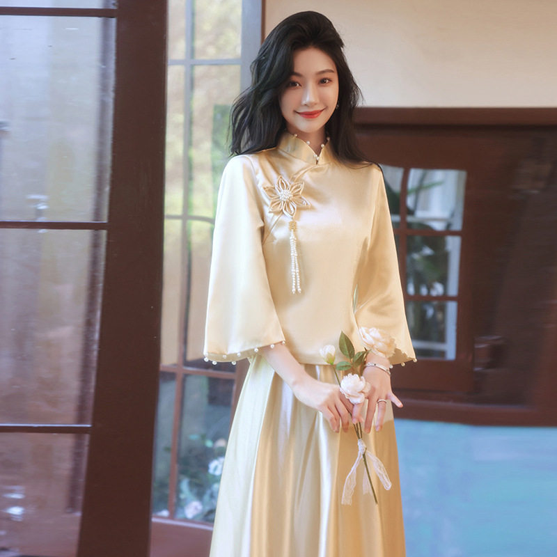 伴娘服2026新款姐妹团香槟色中式缎面长袖旗袍高级感演出服礼服女