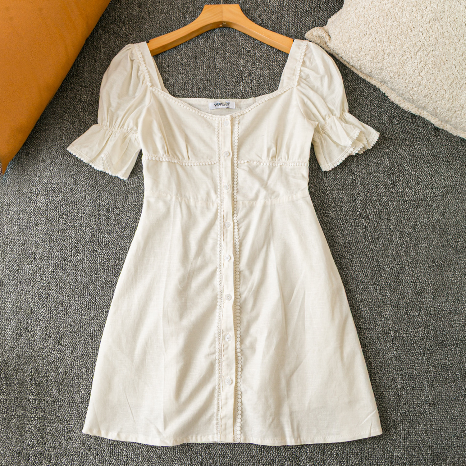 夏季外贸韩版新款  可爱减龄   温柔气质  V方领短袖单排扣连衣裙