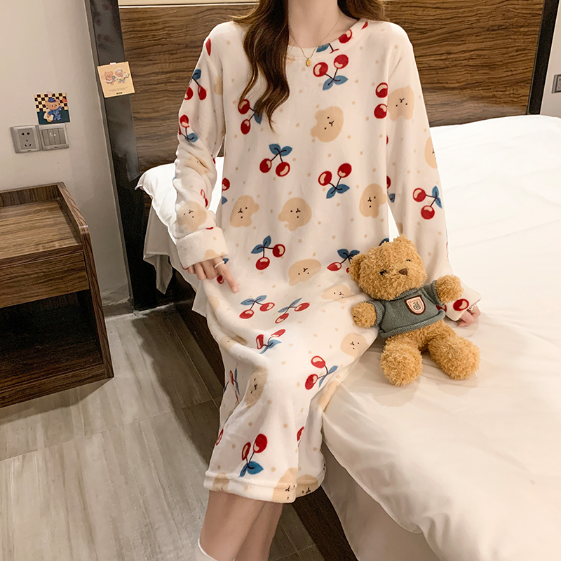 法兰绒甜美可爱樱桃小熊印花珊瑚绒睡裙女长袖宽松卡通家居服