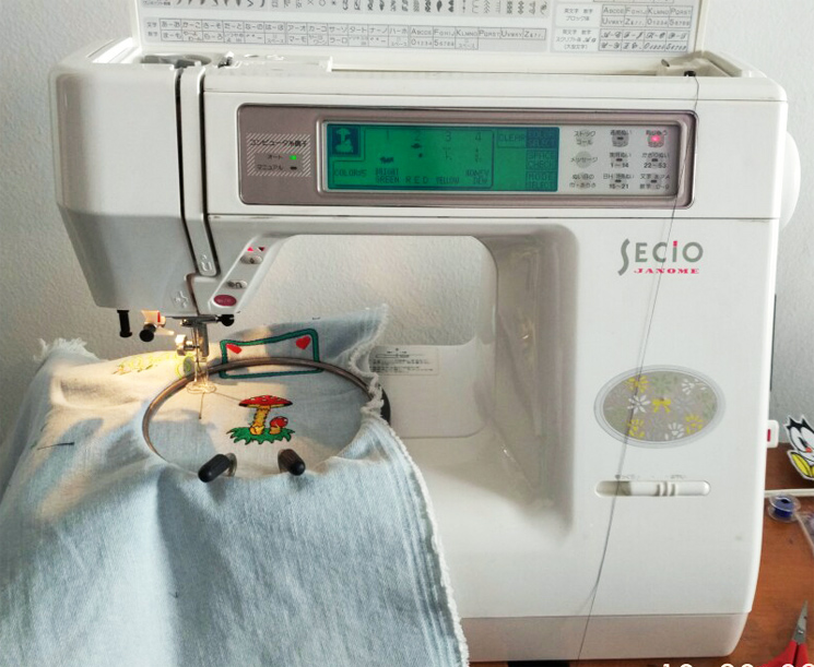 日本原装进口真善美JANOME8200台式家用多功能电脑绣花缝纫一体机