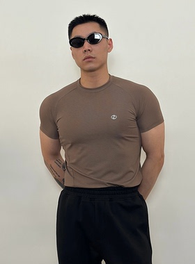 Roast lucky25款夏季弹力训练速干短袖修身男款健身冰凉感运动T恤